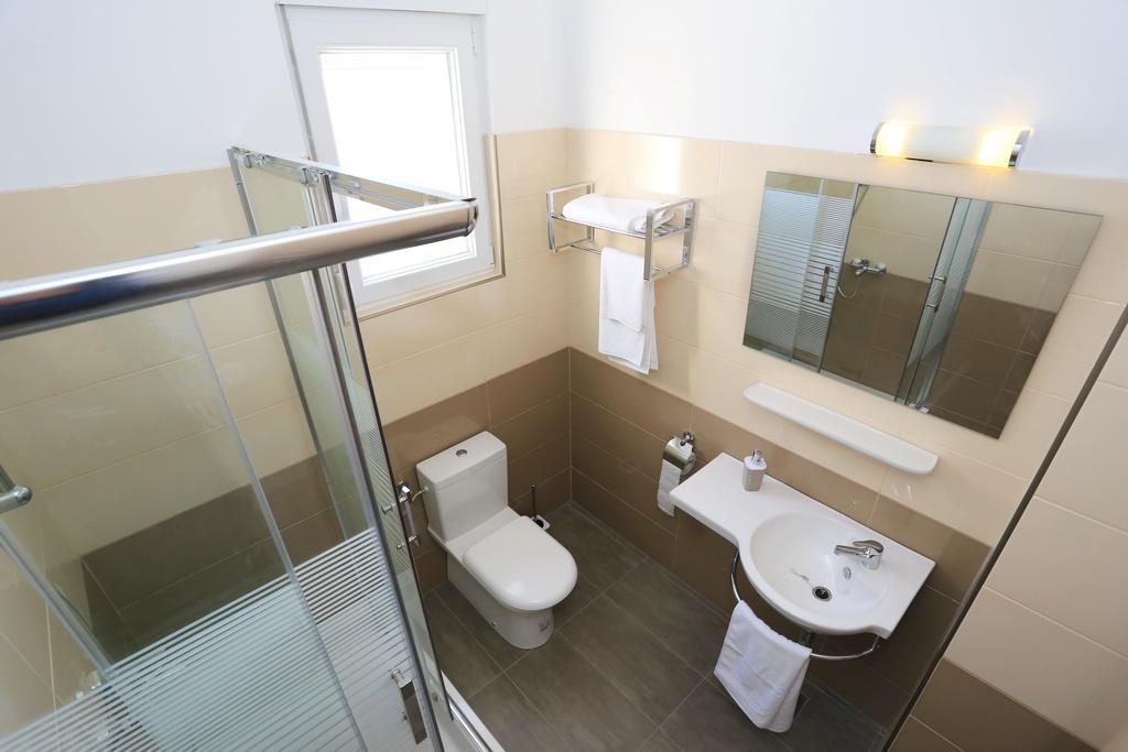 House Natali 70M From The Beach - Free Ev Top Up Rtina Esterno foto