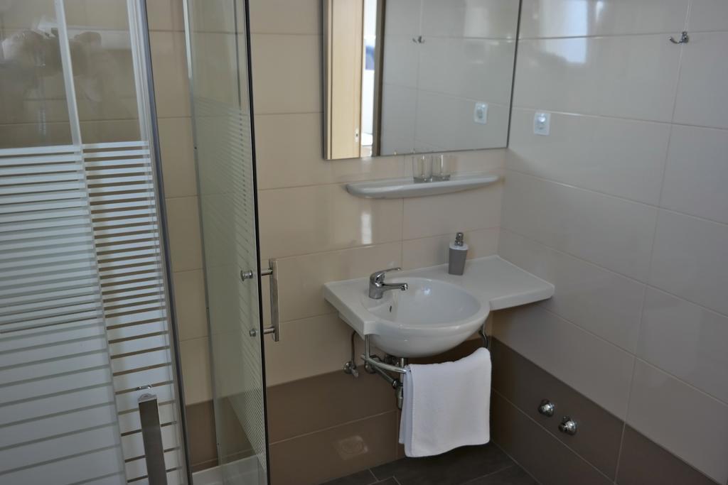 House Natali 70M From The Beach - Free Ev Top Up Rtina Esterno foto