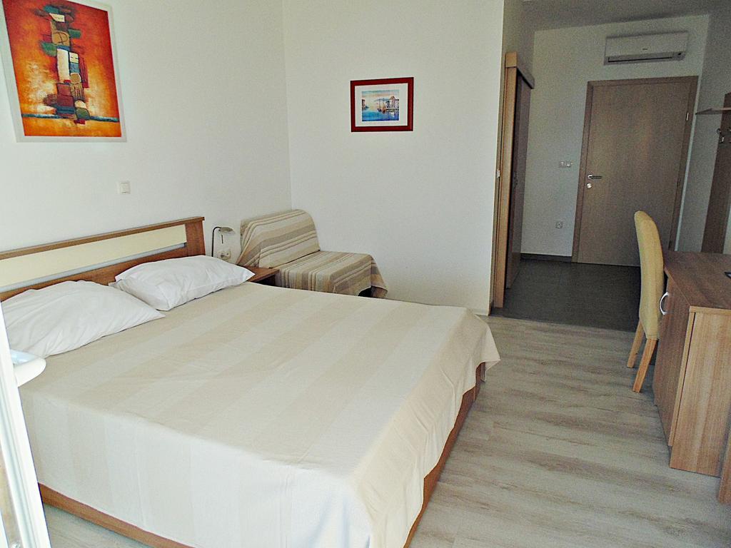 House Natali 70M From The Beach - Free Ev Top Up Rtina Esterno foto