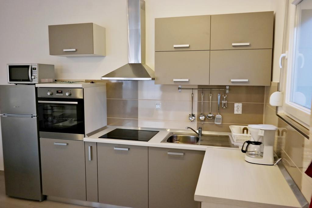 House Natali 70M From The Beach - Free Ev Top Up Rtina Esterno foto