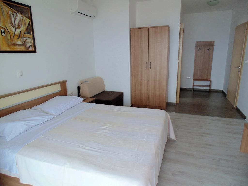 House Natali 70M From The Beach - Free Ev Top Up Rtina Esterno foto