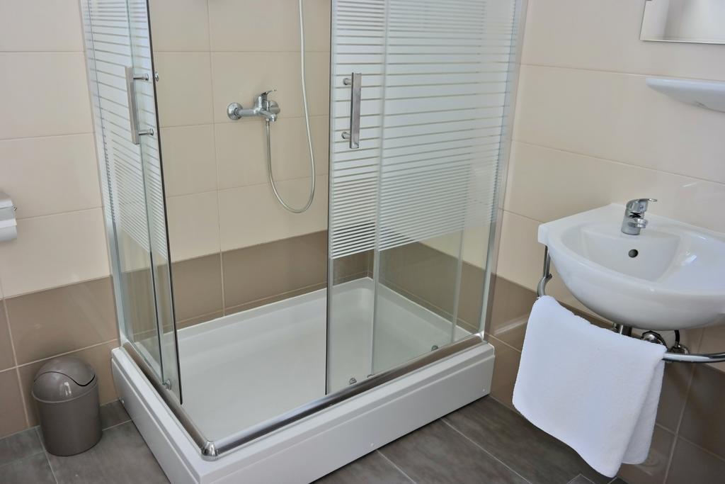 House Natali 70M From The Beach - Free Ev Top Up Rtina Esterno foto