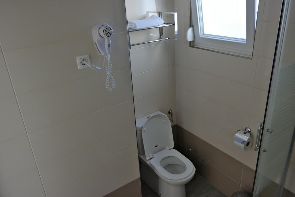 House Natali 70M From The Beach - Free Ev Top Up Rtina Esterno foto