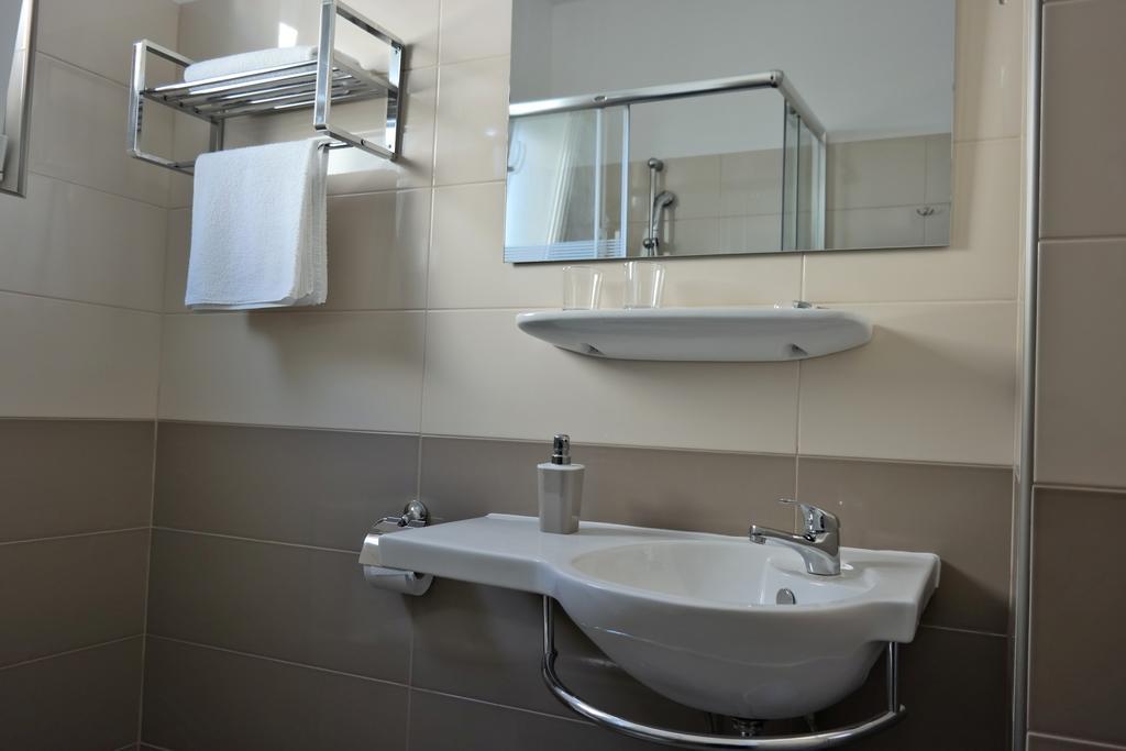 House Natali 70M From The Beach - Free Ev Top Up Rtina Esterno foto