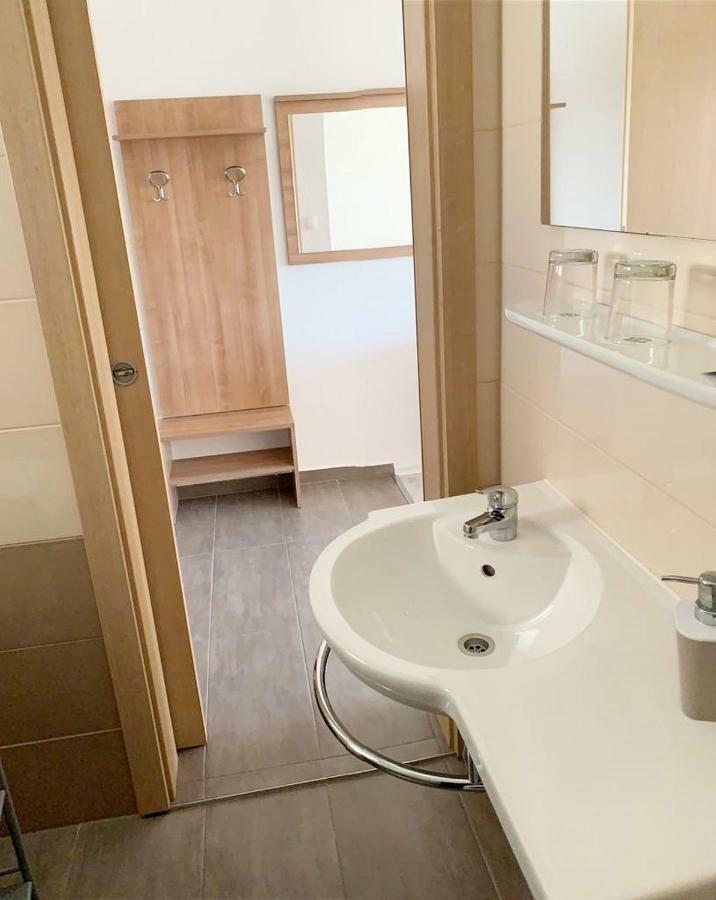 House Natali 70M From The Beach - Free Ev Top Up Rtina Esterno foto